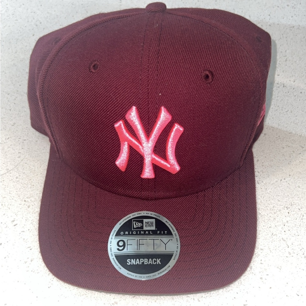 New York Yankees New Era 9FIFTY Snapback Cap – Burgundy & Pink